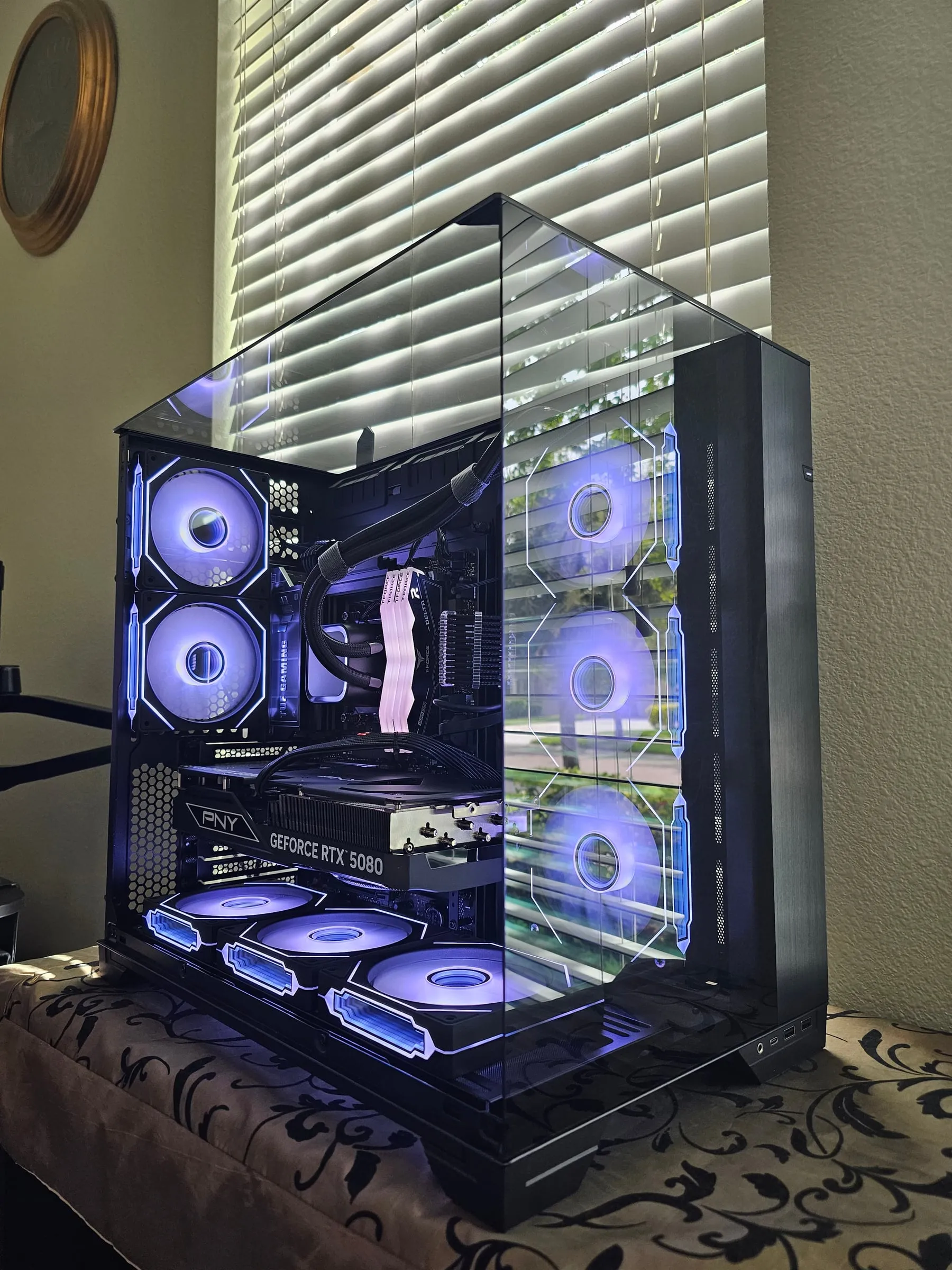 O11 Vision in violet-white — PNY RTX 5080, white T-Force sticks, and hex-frame Prism fans through the pillarless glass