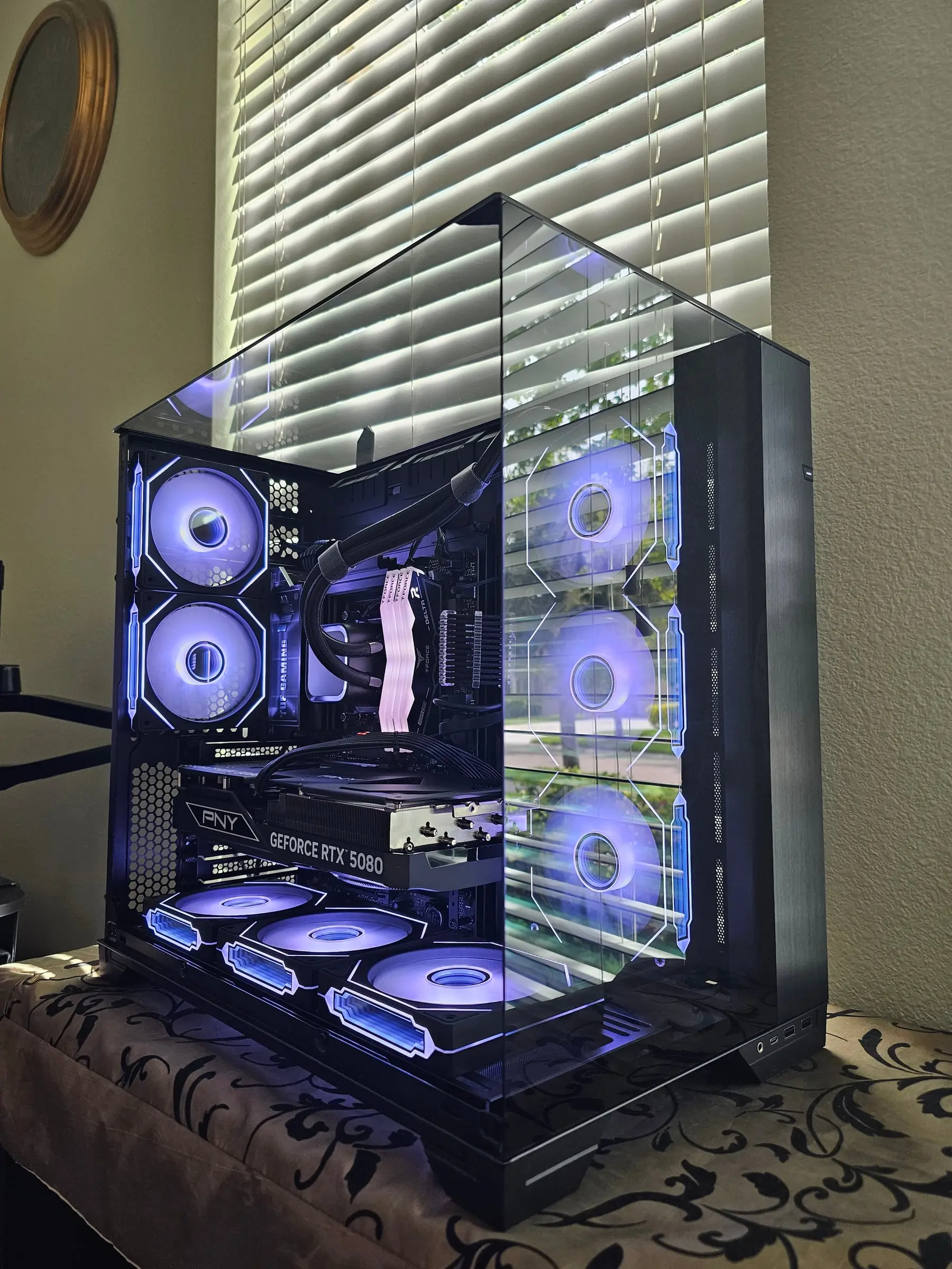 O11 Vision in violet-white — PNY RTX 5080, white T-Force sticks, and hex-frame Prism fans through the pillarless glass