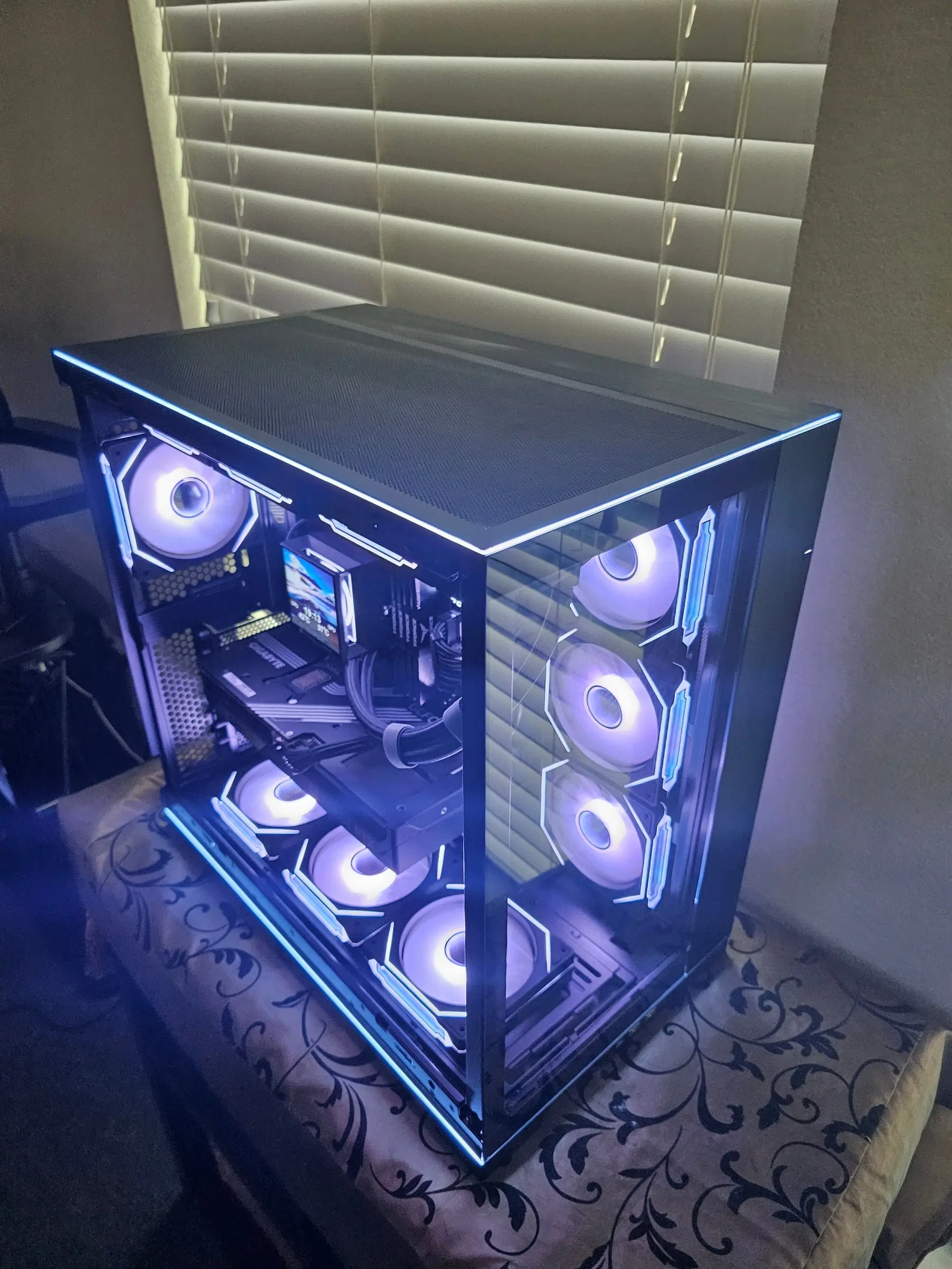 Violet theme with the pump-area temp display and Gigabyte Windforce card visible through the glass