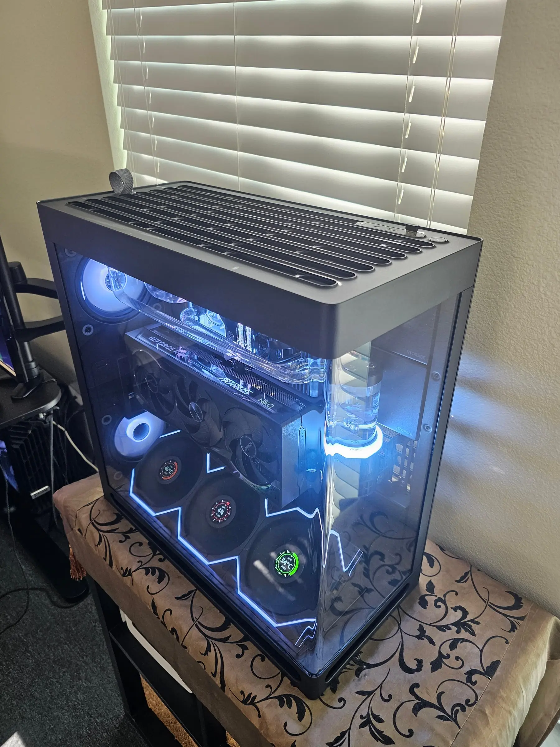 Top-down over the HS 420's vented roof — white-lit loop, reservoir, and fan LCD dials