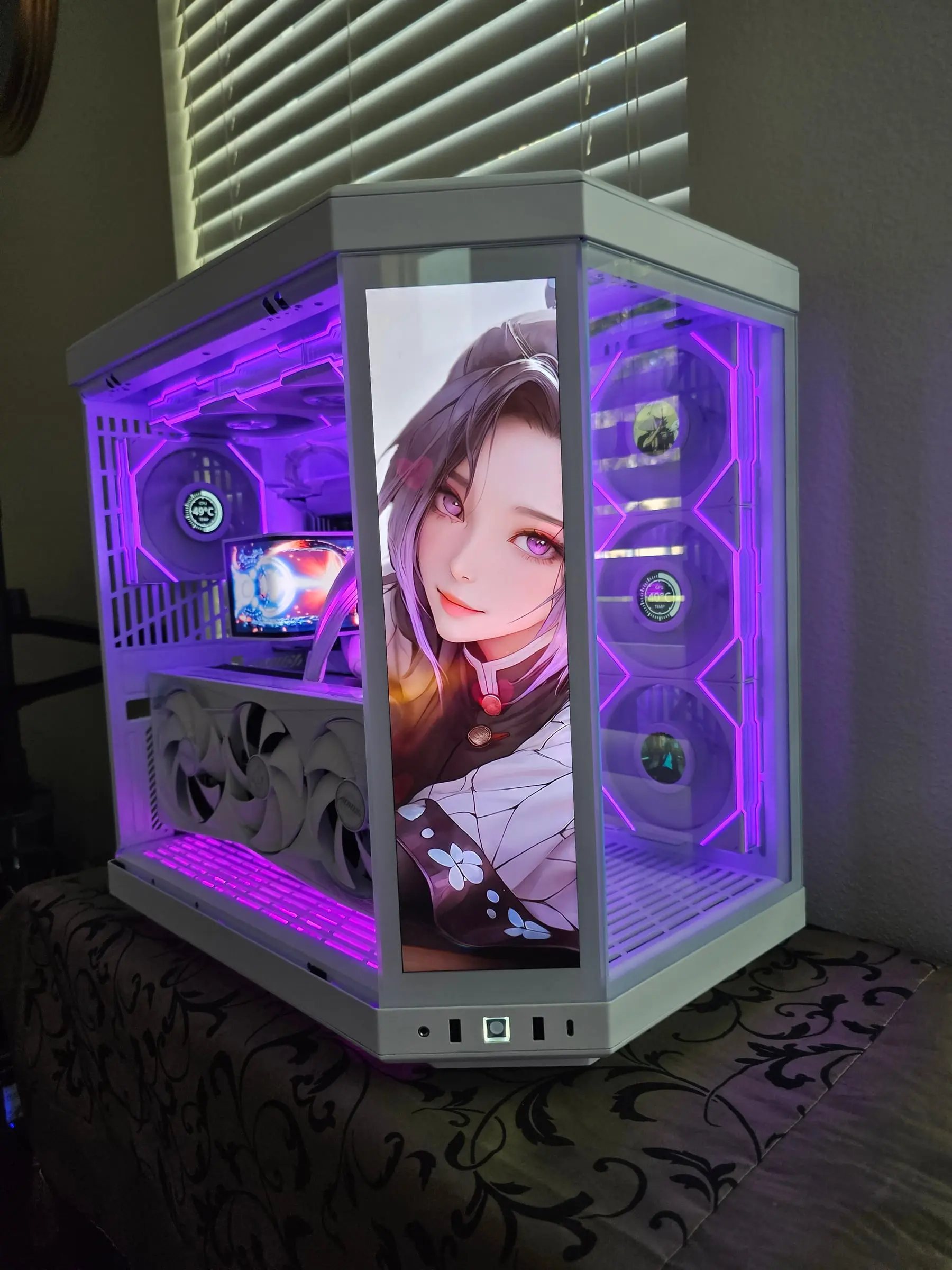 Case lighting shifted to purple — an anime character portrait fills the touchscreen, fan hub temps holding at 40°C
