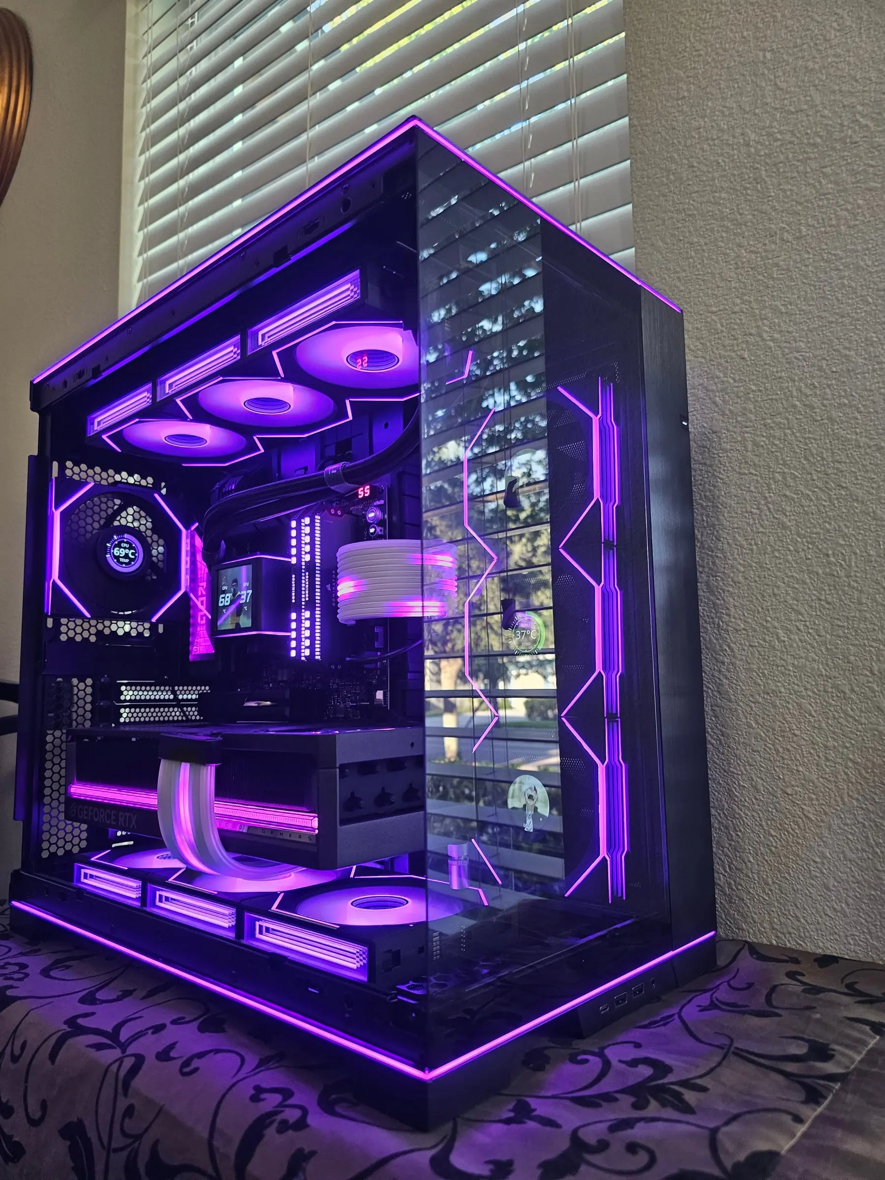Purple theme under load — pump LCD reading 68°C during stress testing