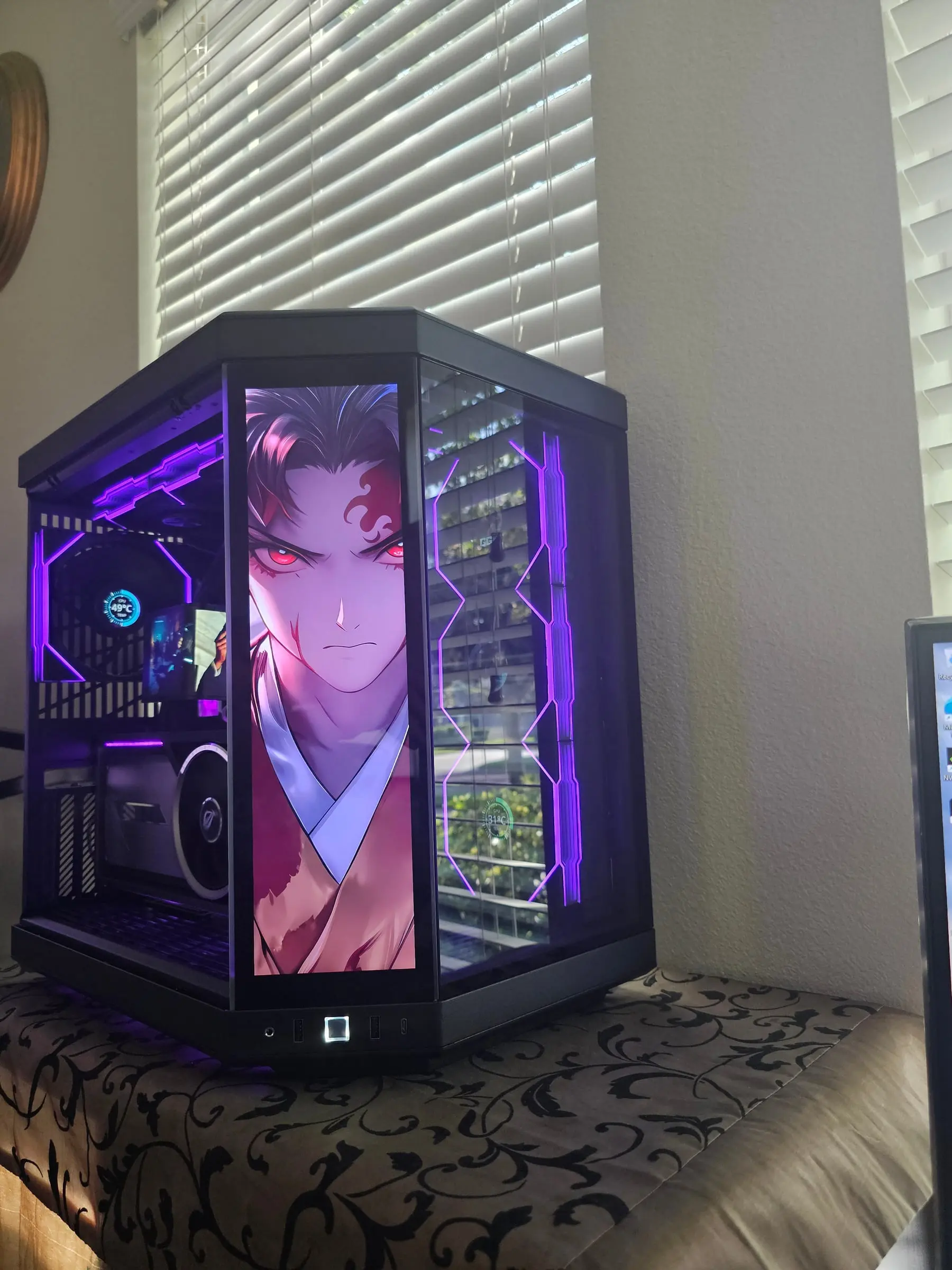 Violet xianxia character art with red eyes on the front touchscreen