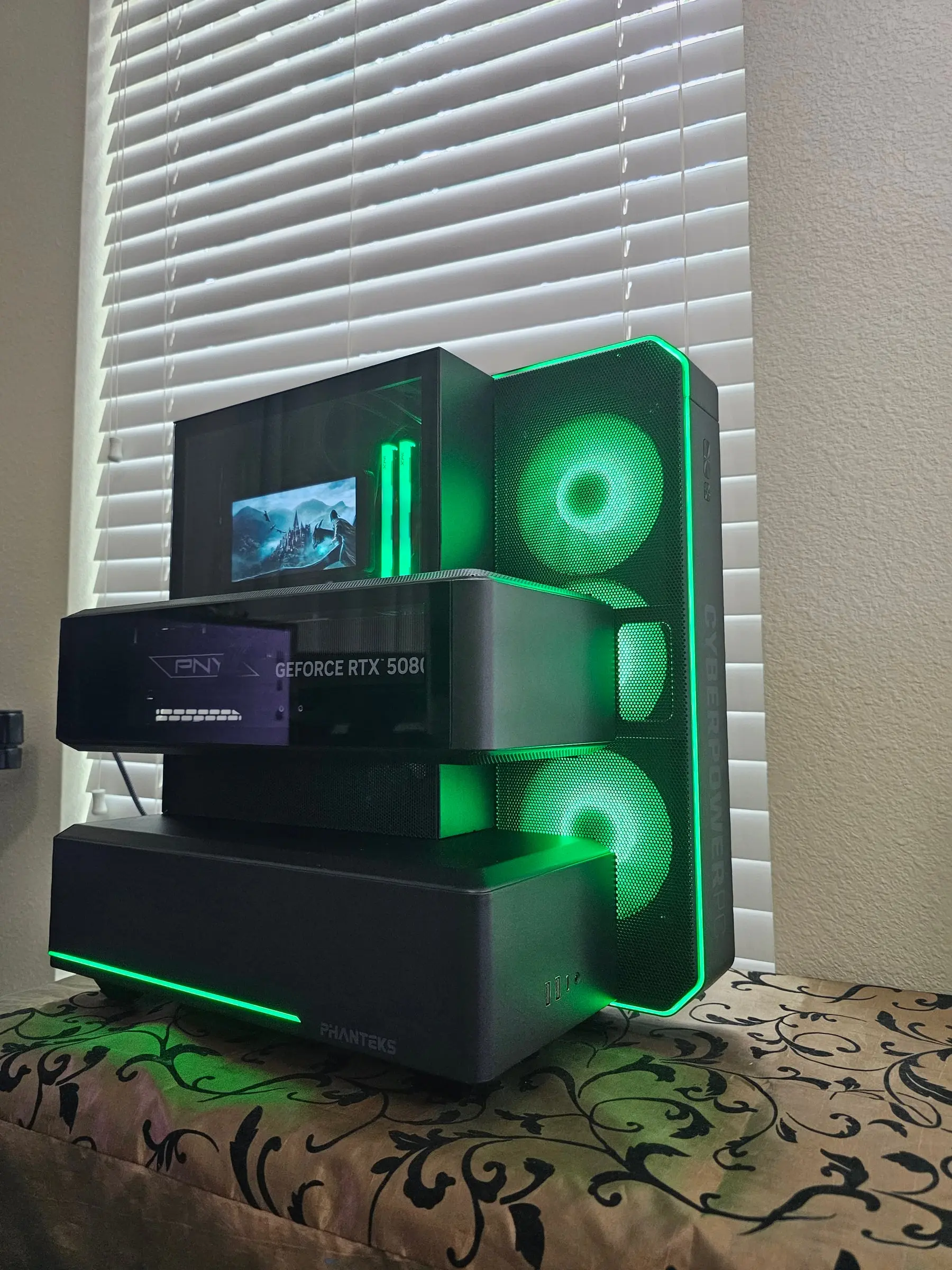 Emerald theme — green edge light on every module, PNY 5080 face-on in its tray