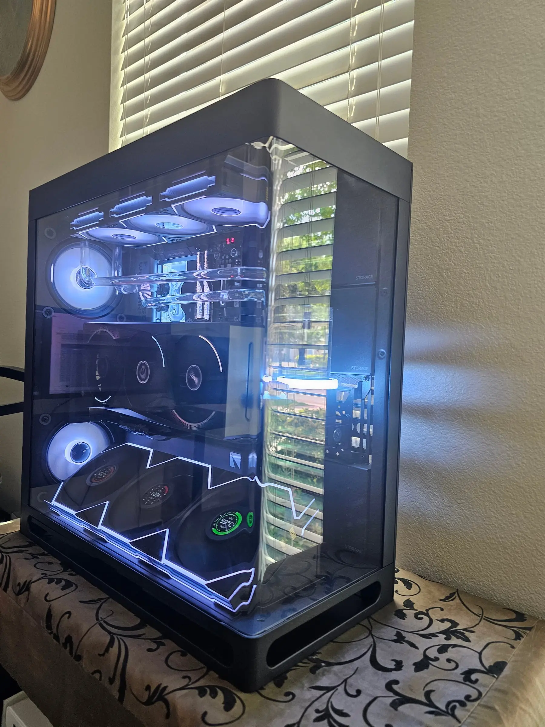 Warm amber theme — loop and fan wall glowing gold with the reservoir as a lantern