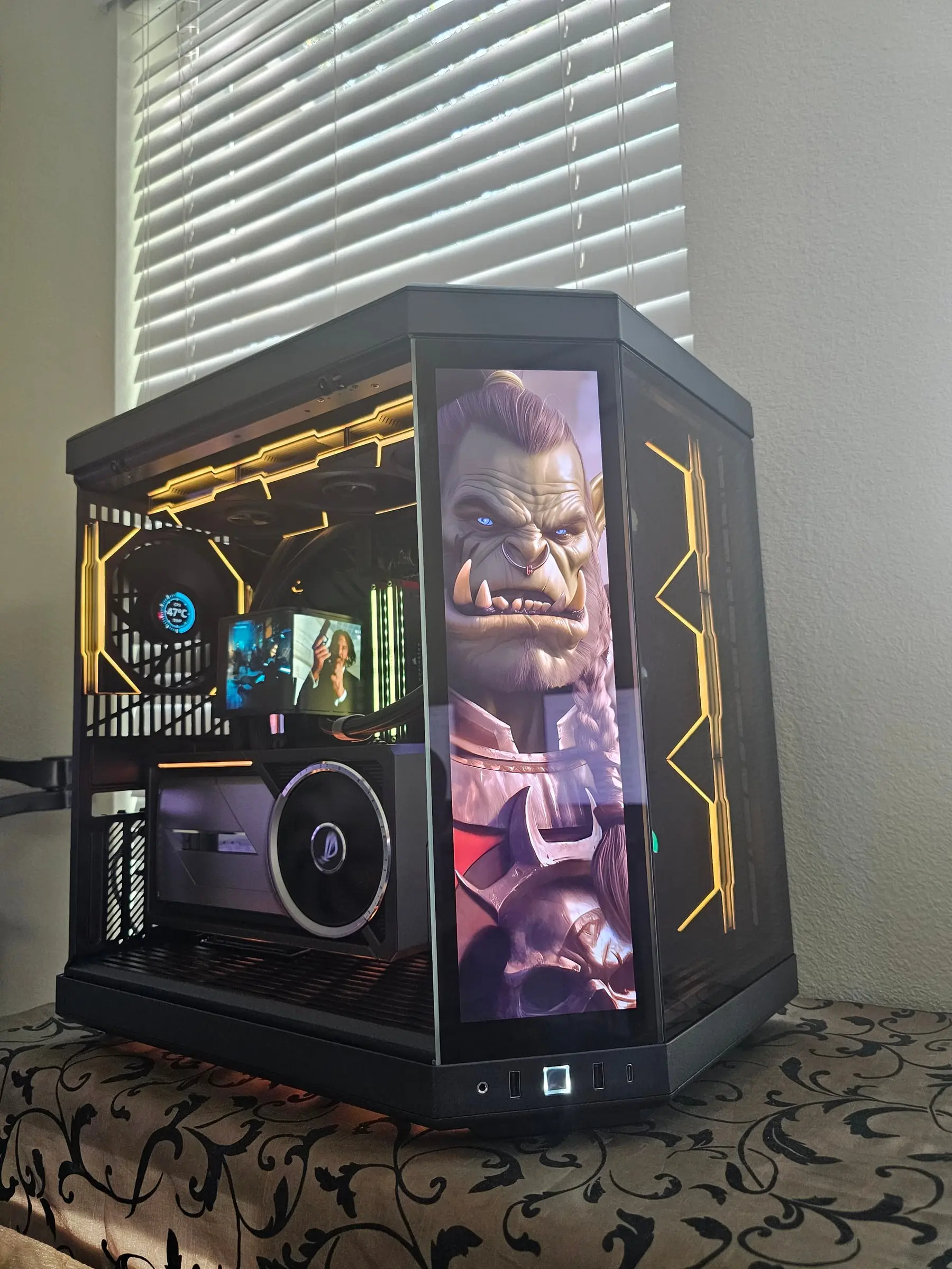 Amber theme with a World of Warcraft orc portrait on the front display